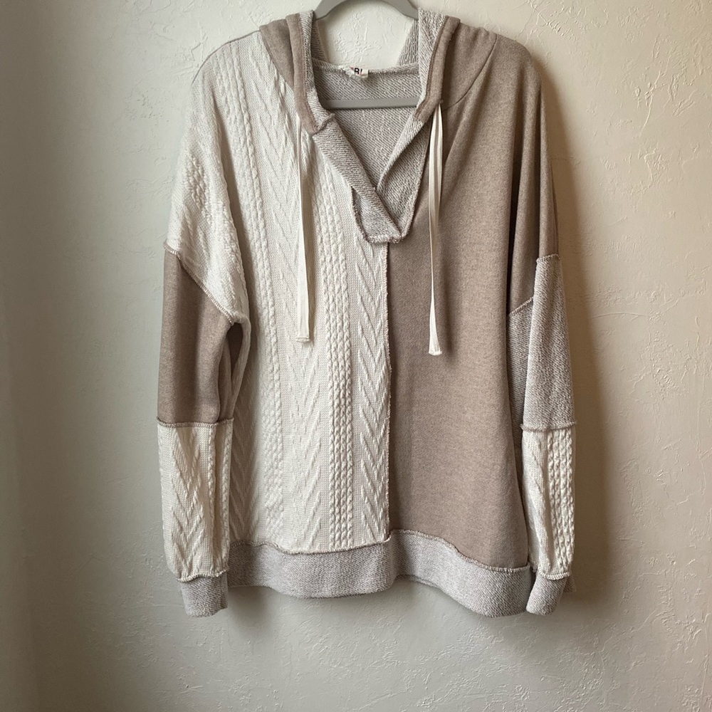 BiBi V-Neck Sweater in Cream and Tan